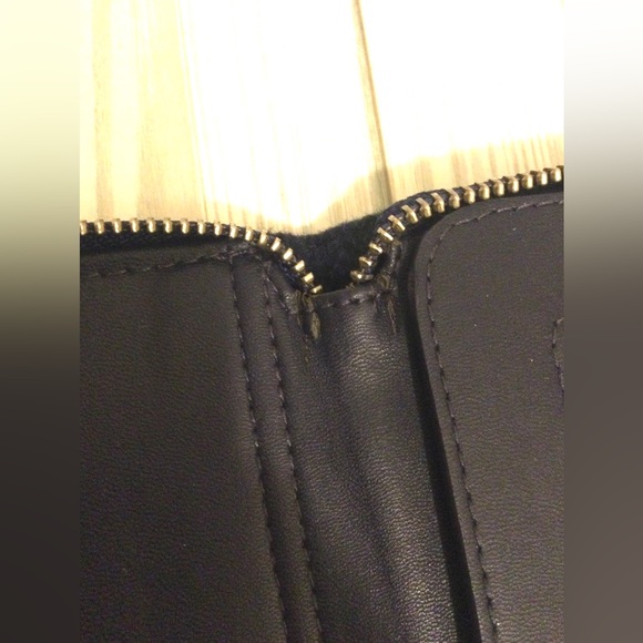 Gap Plaid Tablet Case 🌸 - Picture 6 of 9